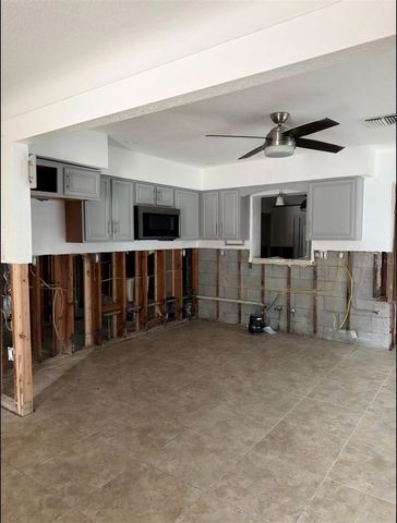 9045 3RD ST N, St Petersburg, FL 33702