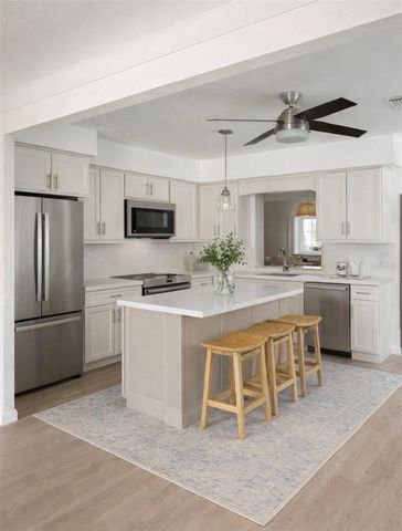 9045 3RD ST N, St Petersburg, FL 33702