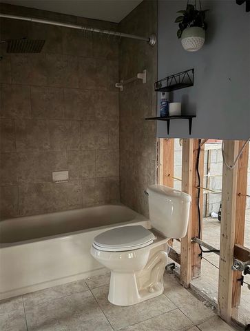 9045 3RD ST N, St Petersburg, FL 33702