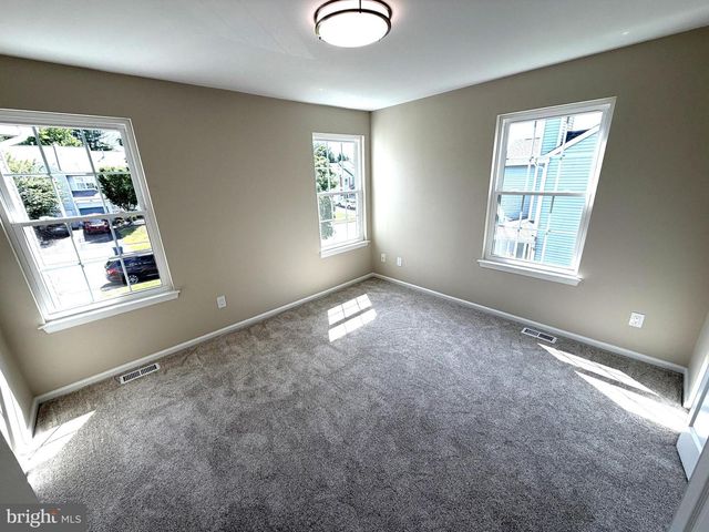 51 KIRKWOOD DR, Newtown, PA 18940