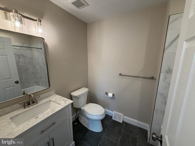 51 KIRKWOOD DR, Newtown, PA 18940