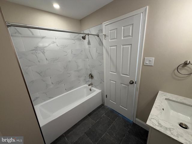 51 KIRKWOOD DR, Newtown, PA 18940