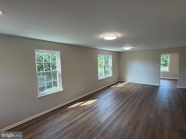 51 KIRKWOOD DR, Newtown, PA 18940