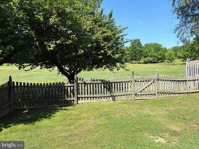 51 KIRKWOOD DR, Newtown, PA 18940