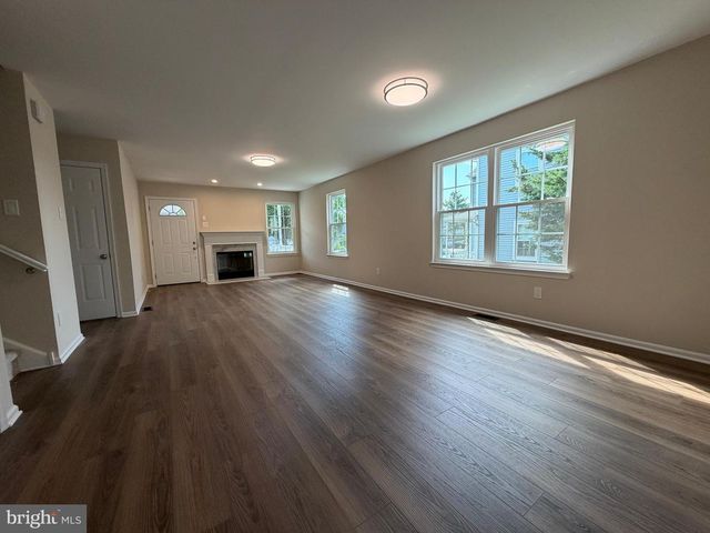 51 KIRKWOOD DR, Newtown, PA 18940