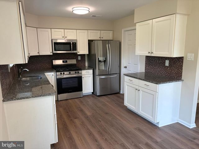 51 KIRKWOOD DR, Newtown, PA 18940
