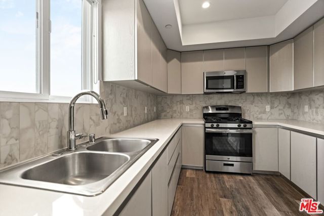 2321 Fox Hills Drive 302, Los Angeles, CA 90064