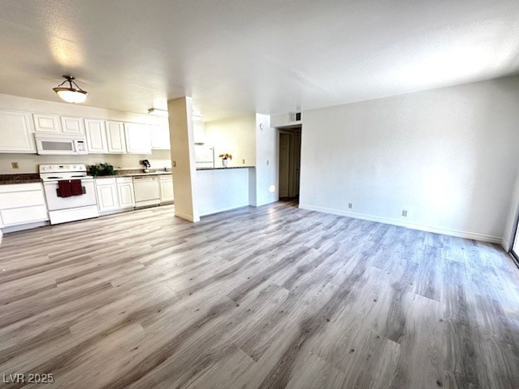 5181 RIVER GLEN 176, Las Vegas, NV 89103