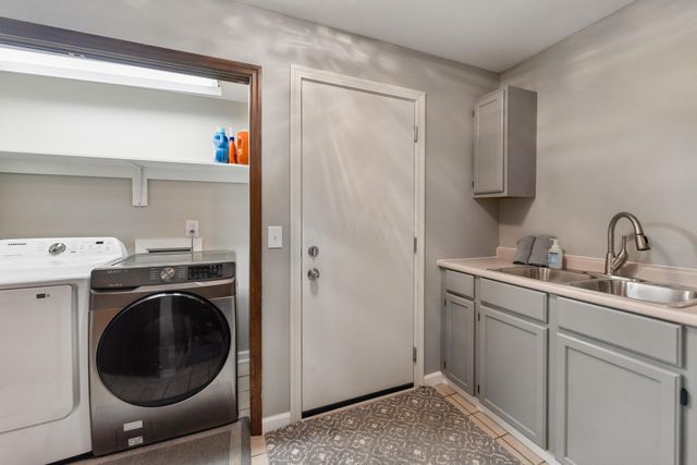 9430 Robinhood Circle, Westerville, OH 43082