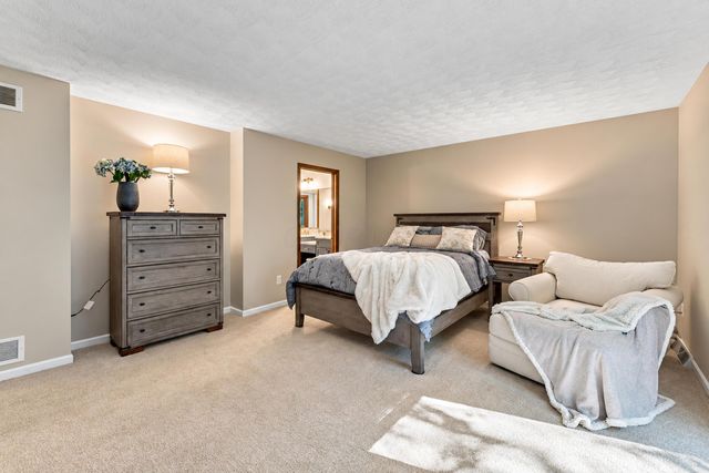 9430 Robinhood Circle, Westerville, OH 43082