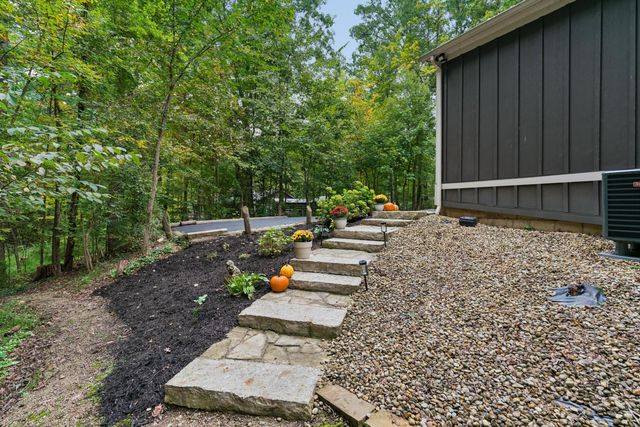 9430 Robinhood Circle, Westerville, OH 43082