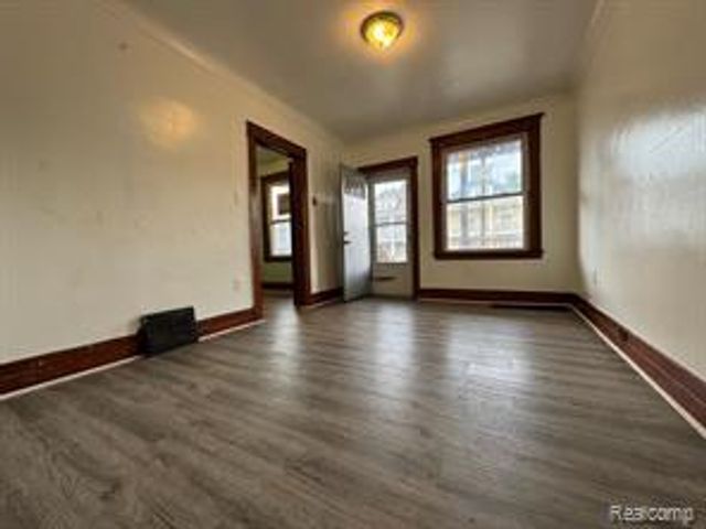 9506 Charest Street, Hamtramck, MI 48212