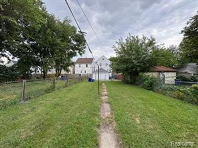 9506 Charest Street, Hamtramck, MI 48212