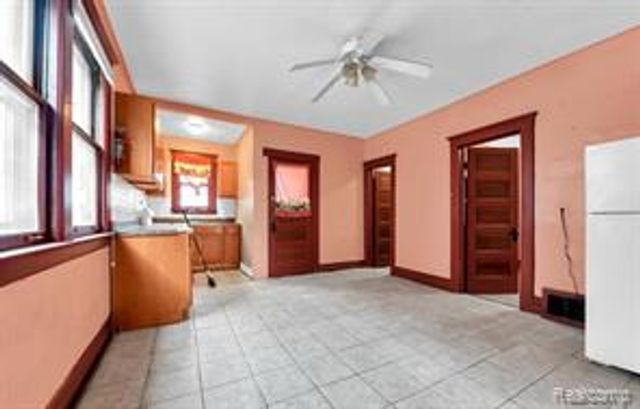 9506 Charest Street, Hamtramck, MI 48212