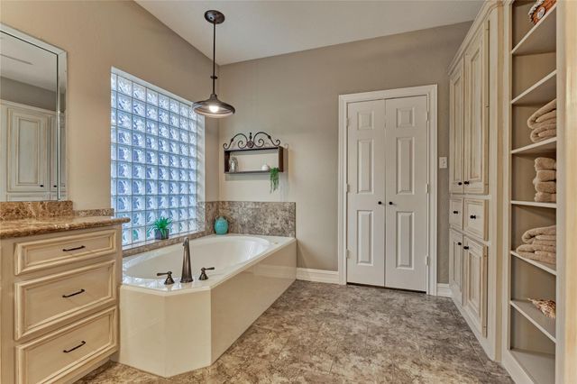 43 Winterhaven Lane, Montgomery, TX 77356