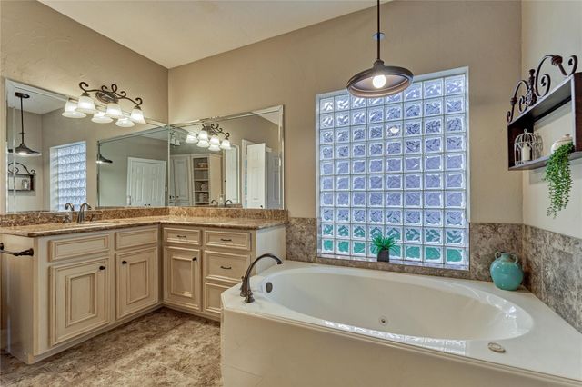 43 Winterhaven Lane, Montgomery, TX 77356
