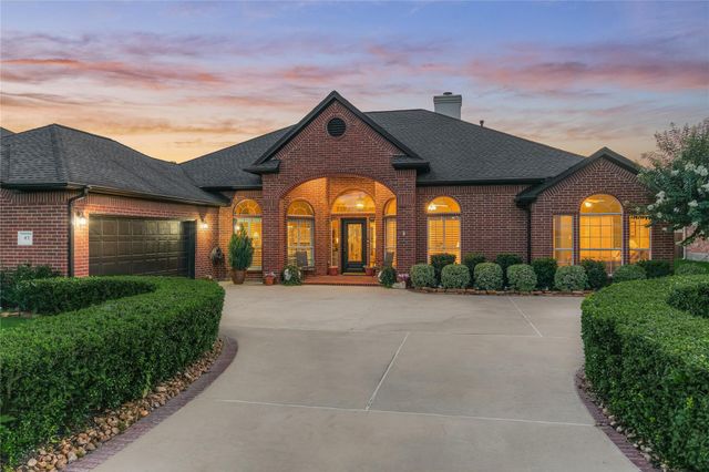 43 Winterhaven Lane, Montgomery, TX 77356