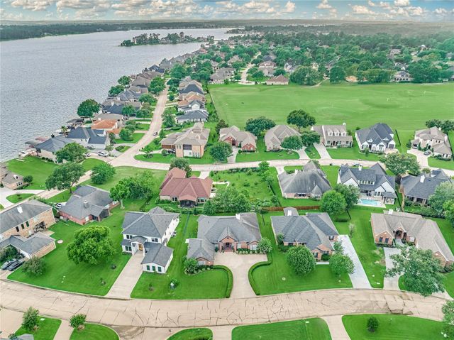 43 Winterhaven Lane, Montgomery, TX 77356