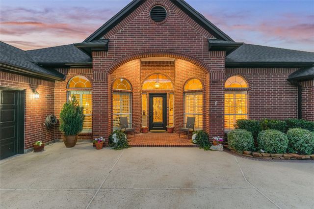 43 Winterhaven Lane, Montgomery, TX 77356