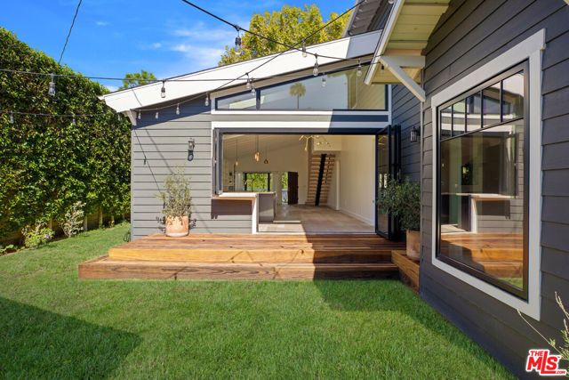 1203 N Poinsettia Place, West Hollywood, CA 90046