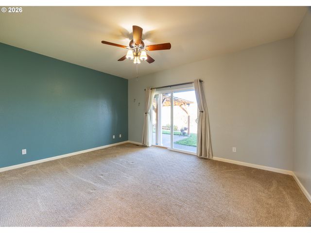 310 ASHWOOD St, Sutherlin, OR 97479