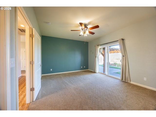 310 ASHWOOD St, Sutherlin, OR 97479