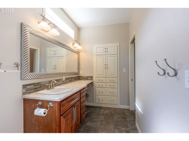 310 ASHWOOD St, Sutherlin, OR 97479