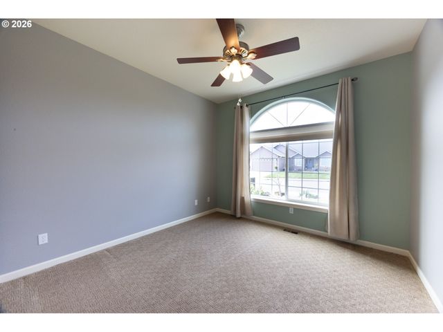 310 ASHWOOD St, Sutherlin, OR 97479