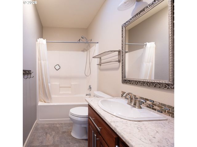 310 ASHWOOD St, Sutherlin, OR 97479