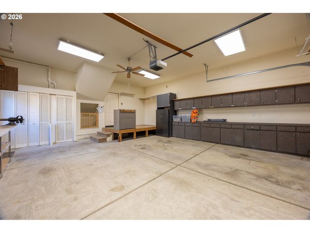 310 ASHWOOD St, Sutherlin, OR 97479