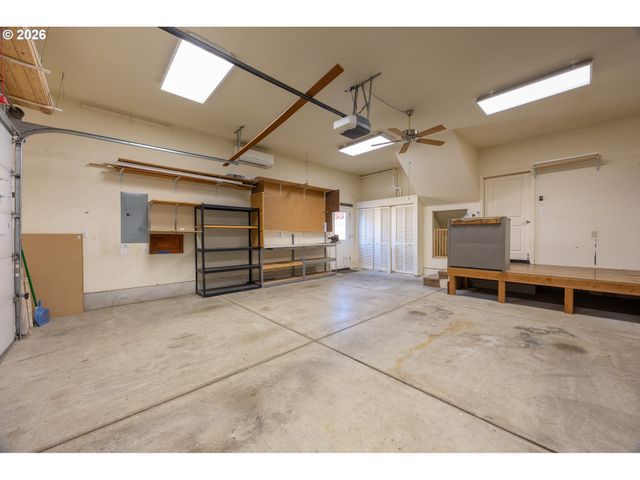 310 ASHWOOD St, Sutherlin, OR 97479