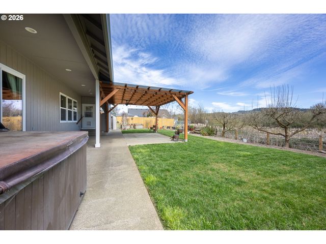 310 ASHWOOD St, Sutherlin, OR 97479
