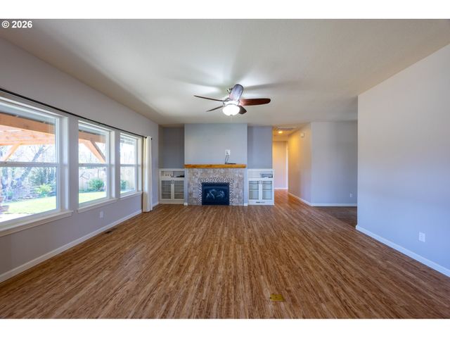 310 ASHWOOD St, Sutherlin, OR 97479