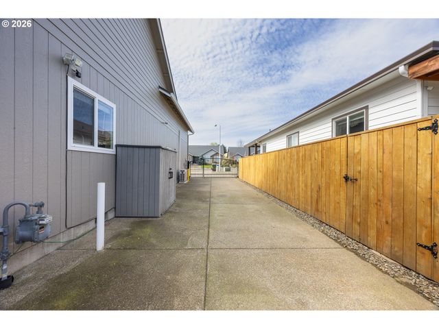 310 ASHWOOD St, Sutherlin, OR 97479