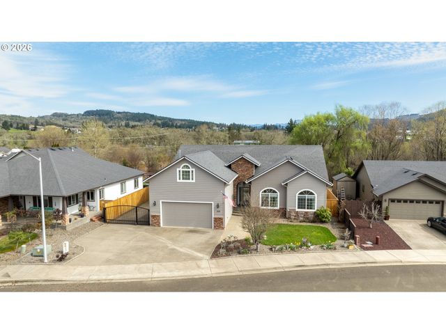 310 ASHWOOD St, Sutherlin, OR 97479