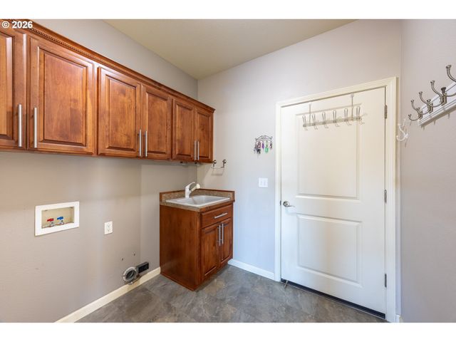 310 ASHWOOD St, Sutherlin, OR 97479