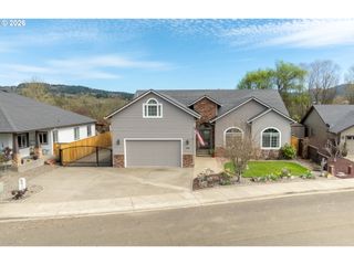 310 ASHWOOD St, Sutherlin, OR 97479