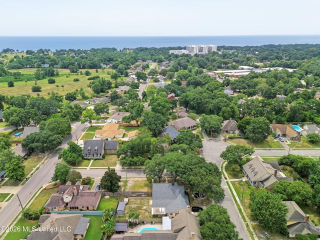 2382 Park Place Drive, Gulfport, MS 39507