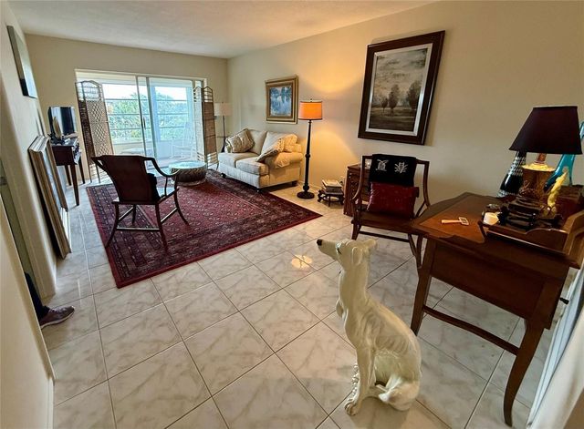 2800 NW 47th Terrace 403b, Lauderdale Lakes, FL 33313