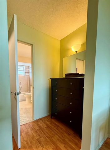 2800 NW 47th Terrace 403b, Lauderdale Lakes, FL 33313