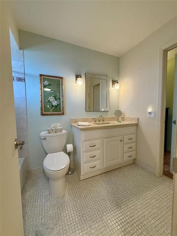 2800 NW 47th Terrace 403b, Lauderdale Lakes, FL 33313
