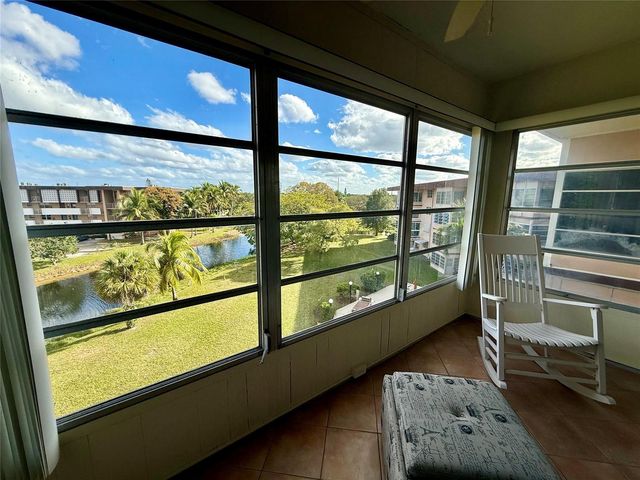 2800 NW 47th Terrace 403b, Lauderdale Lakes, FL 33313