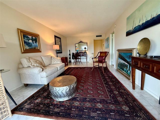 2800 NW 47th Terrace 403b, Lauderdale Lakes, FL 33313