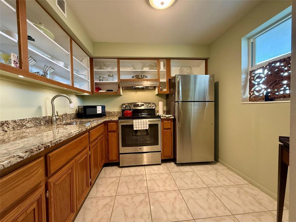 2800 NW 47th Terrace 403b, Lauderdale Lakes, FL 33313