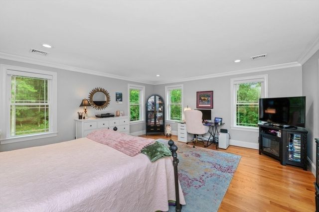456 Chestnut St, Needham, MA 02492