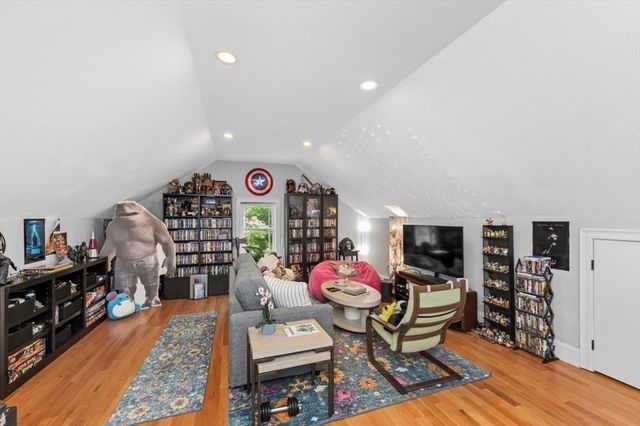 456 Chestnut St, Needham, MA 02492