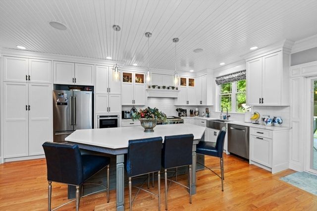 456 Chestnut St, Needham, MA 02492