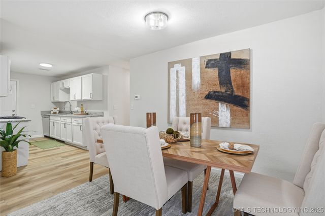 212 S Ash Street, Catoosa, OK 74015