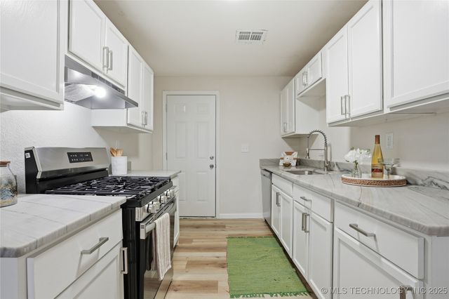 212 S Ash Street, Catoosa, OK 74015