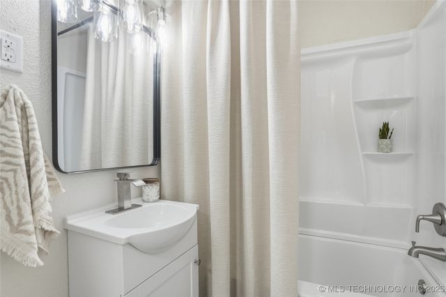 212 S Ash Street, Catoosa, OK 74015